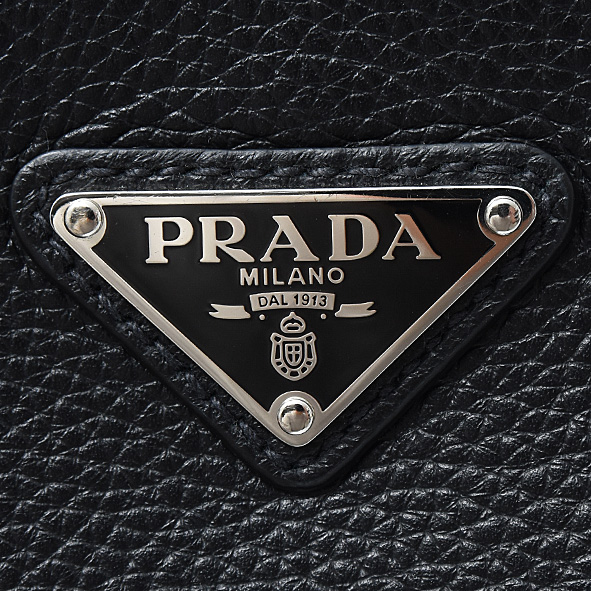 プラダ バッグ メンズ ショルダーバッグ カーフレザー 三角プレート ブラック PRADA 中古